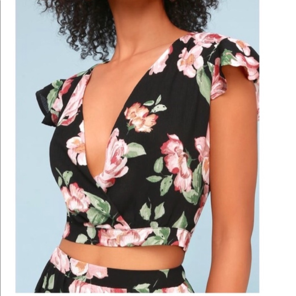 NWT lulu black crop top with pink flowers sz M